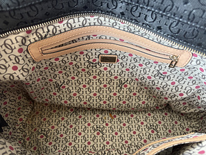 Guess (4 foto / 4)