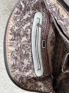GUESS (5 foto / 5)