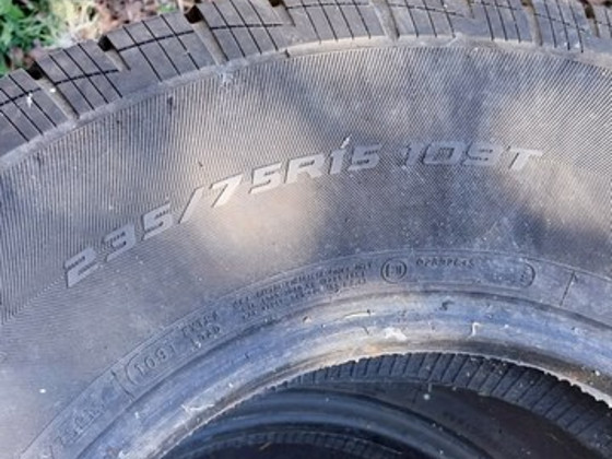 Зимние шины 235/75r15 109T