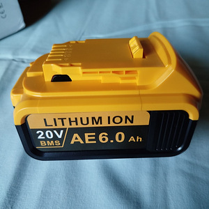 Аккумулятор DeWalt. Новый. (2 фото из 4)