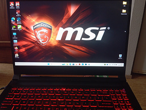 Msi gf66 katana 11ue 15.6 fhd 144hz ips RAM16gb RTX 3060 (1 foto / 9)