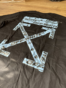 Off white tshirt (1 foto / 4)