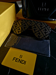 Солнцезащитные очки Fendi (1 фото из 2)