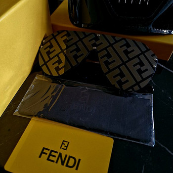 Солнцезащитные очки Fendi