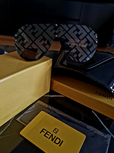 Солнцезащитные очки Fendi (2 фото из 2)