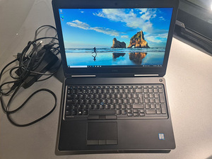 Dell Precision 7520 Core i7-7820HQ (2 foto / 10)