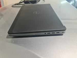 Dell Precision 7520 Core i7-7820HQ (4 foto / 10)