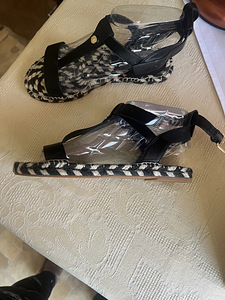 Guess sandaalid (6 foto / 6)