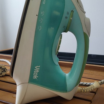 Утюг Vitek