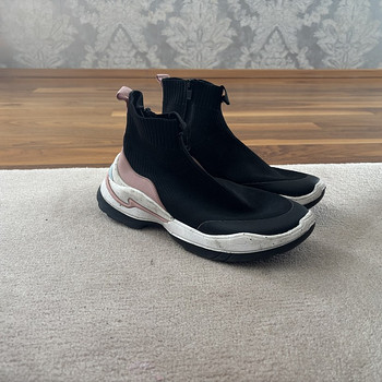 Продаются использованные кроссовки Zara, размер 37