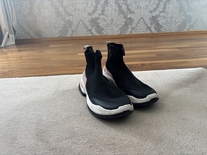 Продаются использованные кроссовки Zara, размер 37 (2 фото из 2)