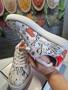 Guess кроссовки (3 фото из 6)