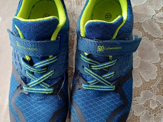 Продам детскую спортивную обувь