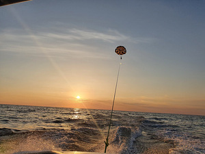 Parasailing (1 foto / 1)