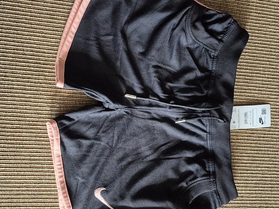 Продаются шорты Nike