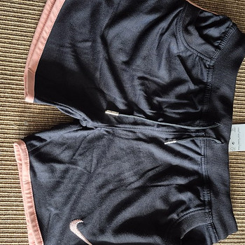 Müüa nike lühikesed püksid