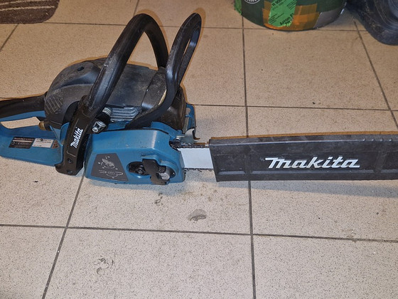 Бензопила Makita