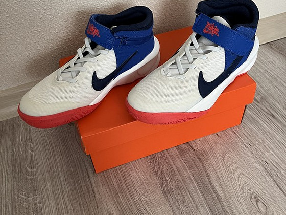 Кроссовки NIKE размер 38,5