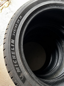 Продаю шину Michelin (3 фото из 3)