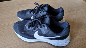 Кроссовки Nike (1 фото из 4)