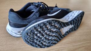 Кроссовки Nike (2 фото из 4)