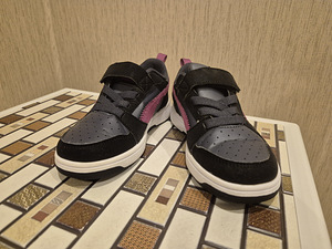 Puma Rebound V6 laste vabaajajalatsid (2 foto / 2)