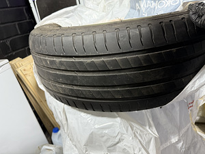 Продаются 4x летние шины Michelin 235/55 R19 (1 фото из 4)