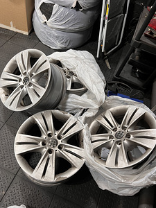 Продаются оригинальные литые диски BMW (1 фото из 4)