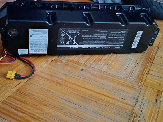 Продам оригинальную батарею для ninebot g30