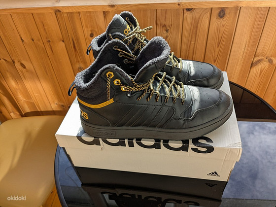 Adidas осенние/весенние кроссовки
