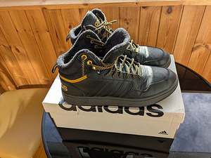 Adidas осенние/весенние кроссовки (1 фото из 7)
