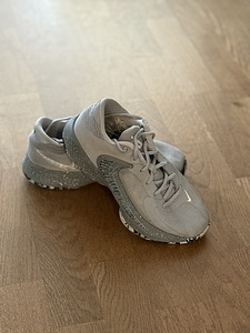 Kõrvpalli tossud Nike Zoom Freak 4EP, s. 38,5 (1 foto / 2)