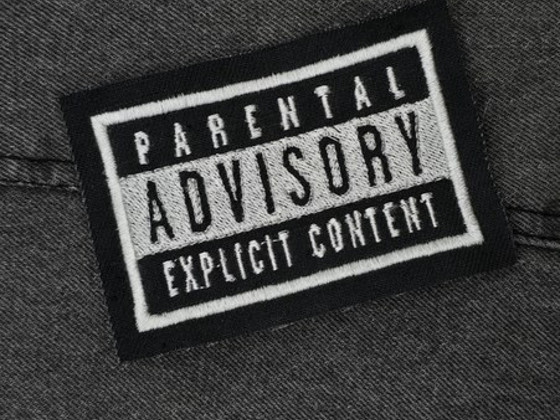Нашивка с вышивкой "Parental Advisory explicit content"
