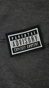 Нашивка с вышивкой "Parental Advisory explicit content" (1 фото из 2)