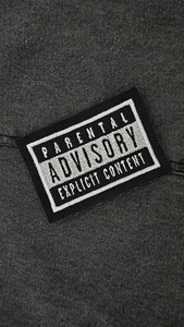 Нашивка с вышивкой "Parental Advisory explicit content" (2 фото из 2)
