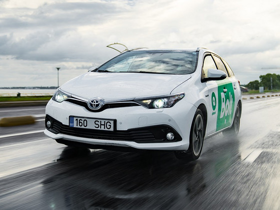 Аренда авто в BOLT Toyota Auris, гибрид, LPG газ