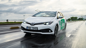 Auto rent BOLT Toyota Auris, hübriid, LPG gaas (1 foto / 3)