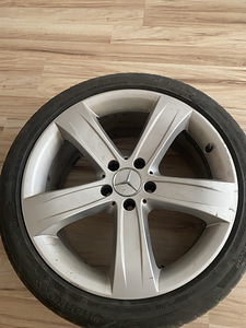 Диски с резиной Mercedes (2 фото из 3)