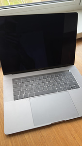 Macbook pro 15-inch 16gb 2017 (5 foto / 6)