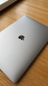 Macbook pro 15-inch 16gb 2017 (6 foto / 6)