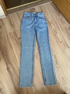 Новые джинсы Stradivarius из хлопка прямого кроя размер 32 (1 фото из 2)