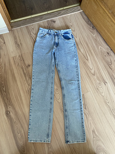 Новые Stradivarius джинсы размер 34 (1 фото из 2)