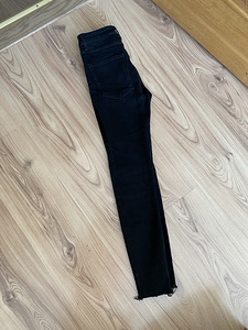Uueväärne Zara skinny teksad suurus 34 (3 foto / 3)