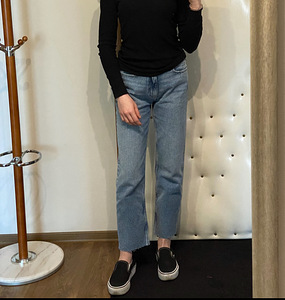 Uueväärne Sinsay High waist straight-lõikega teksapüksid suu (1 foto / 3)