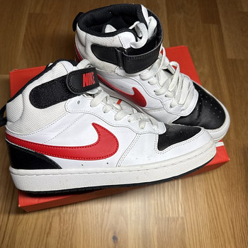 Nike 37,5 (23,5)