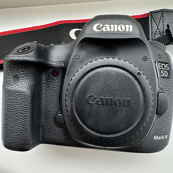 Canon EOS 5D Mark III, Gitzo GT2530, Speedlite 430EX II etc.