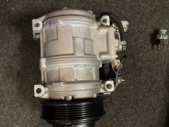 Новый компрессор кондиционера Denso 10PA17C / DCP17010 для M