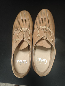 Женские туфли (3 фото из 4)