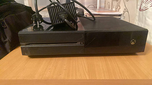 Продается Xbox (6 фото из 6)