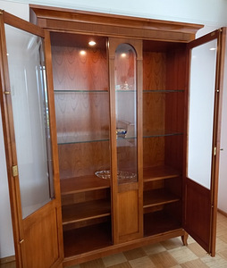Витрина, буфет, сервант (2 фото из 2)